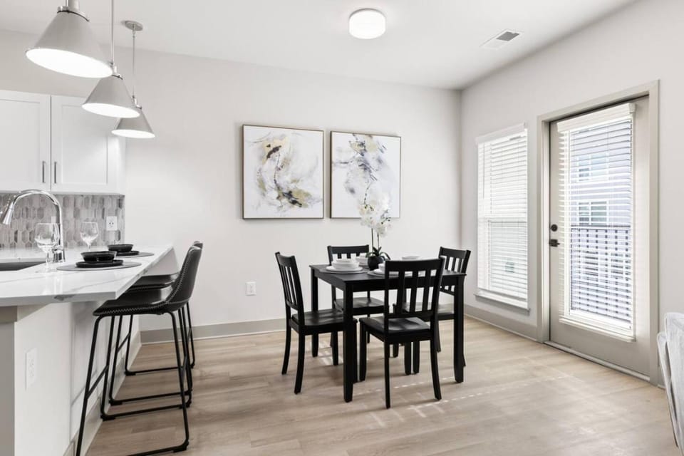 Contemporary Living 5 Min From Downtown Apartment in Raleigh