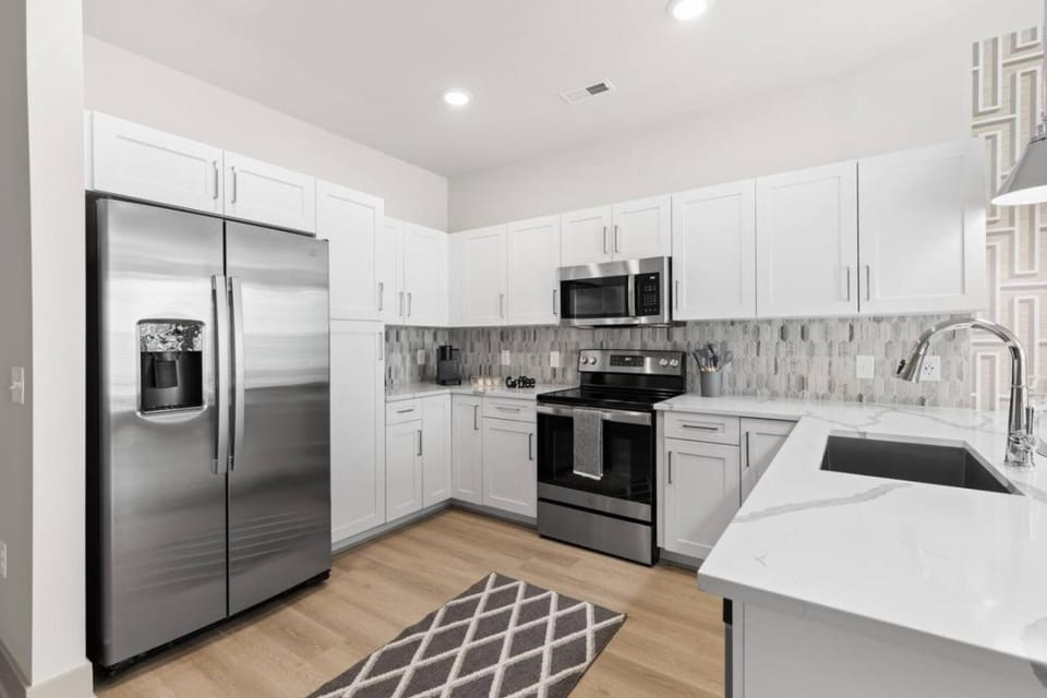 Allure Living 5 Min From Downtown Apartment in Raleigh
