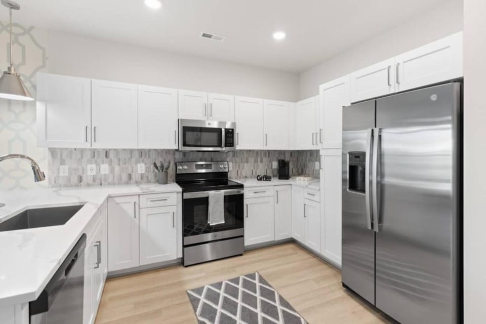The Ivy Living 5 Min From Downtown Apartment in Raleigh