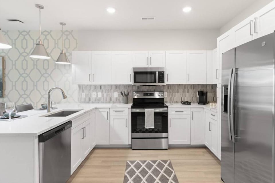 The Ivy Living 5 Min From Downtown Apartment in Raleigh
