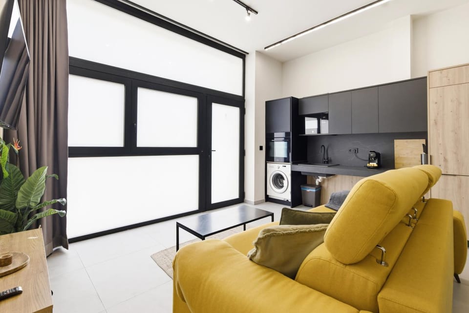 Kitchen or kitchenette, Living room, Seating area