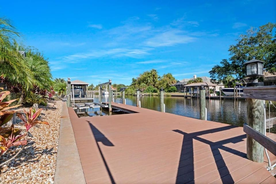Luxury Canal-Front Home with Heated Pool Spa Bicycles House in Palm Coast