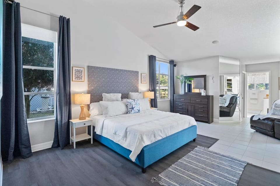 Luxury Canal-Front Home with Heated Pool Spa Bicycles House in Palm Coast