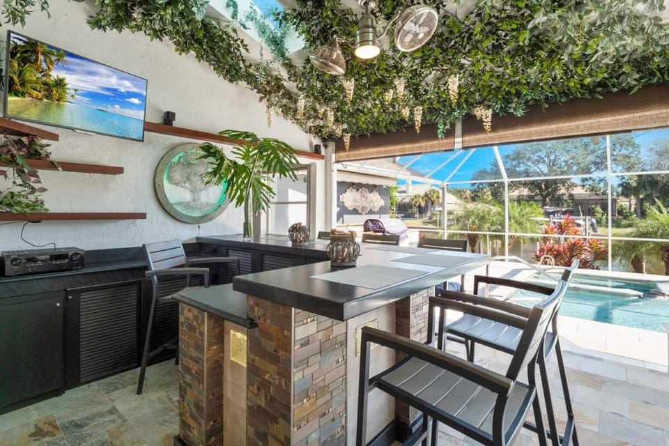 Luxury Canal-Front Home with Heated Pool Spa Bicycles House in Palm Coast