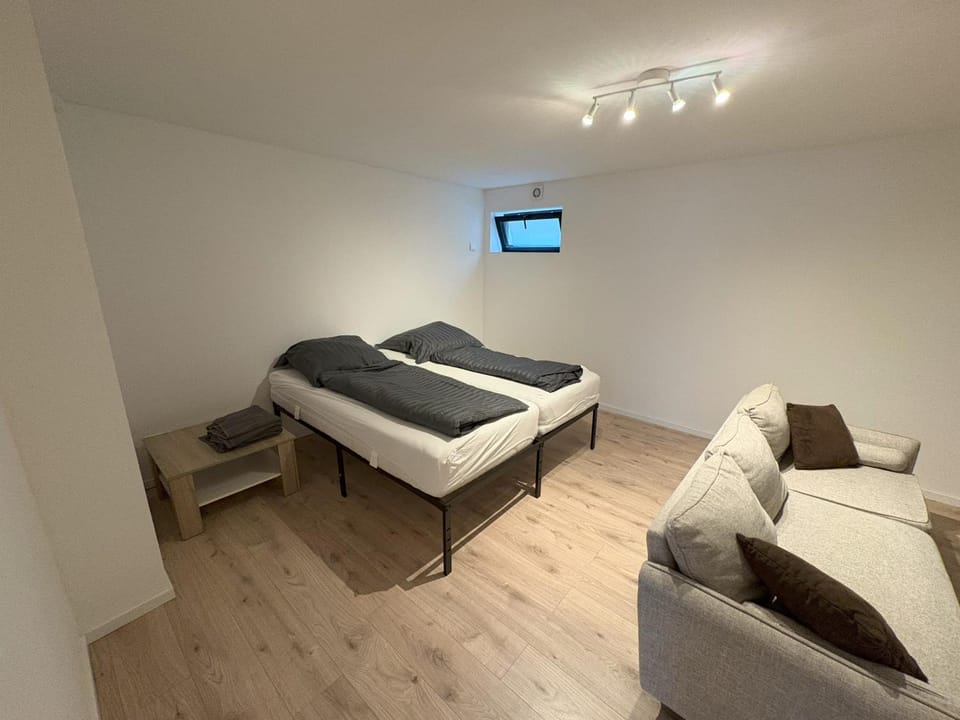 Modernes 2 Zimmer Souterrain Apartment - zentral - nahe Hamburg & Lübeck Apartment in Schleswig-Holstein