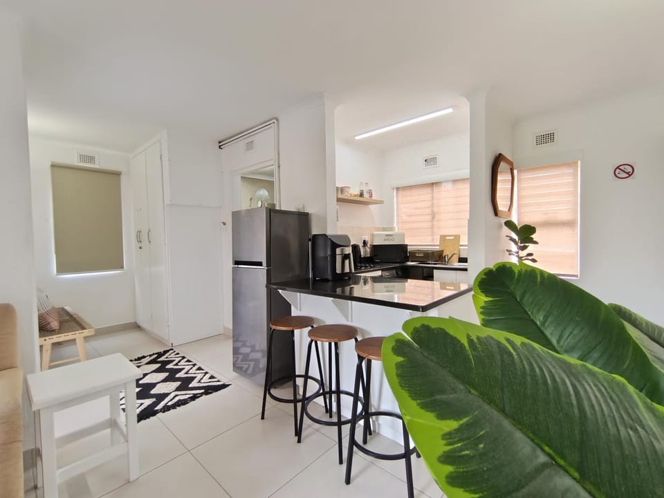 Seating area, Parking, internet, kitchen