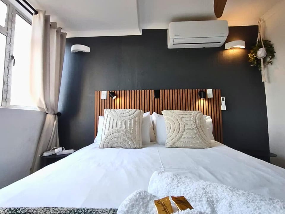 Bed, Bedroom, air conditioner