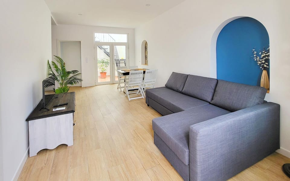 Communal lounge/ TV room, TV and multimedia, Living room, Dining area, Evening entertainment