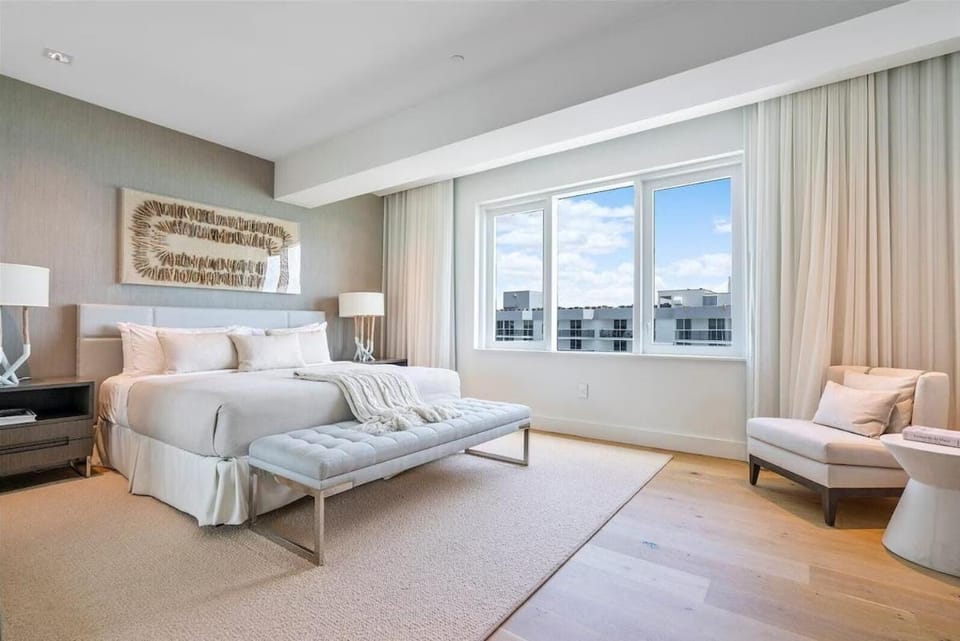 Photo of the whole room, Seating area, Bedroom