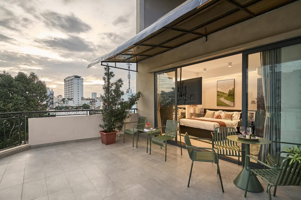 Patio, Day, View (from property/room), Balcony/Terrace, Living room, Seating area, Dining area