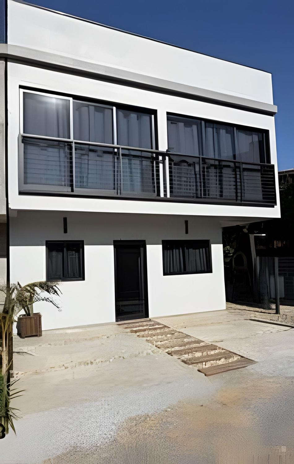 Facade/entrance