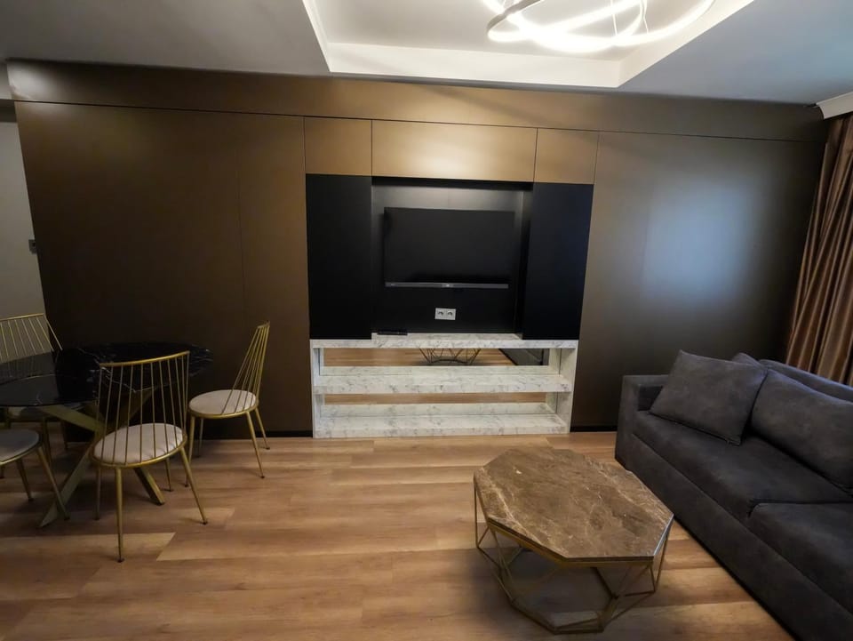 TV and multimedia, Living room, Seating area, Dining area, wardrobe