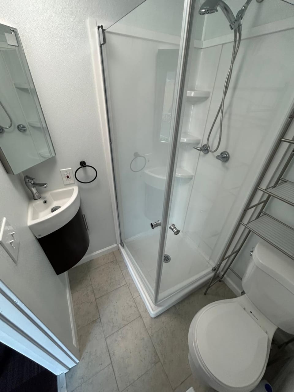 Shower, Toilet, Bathroom, towels