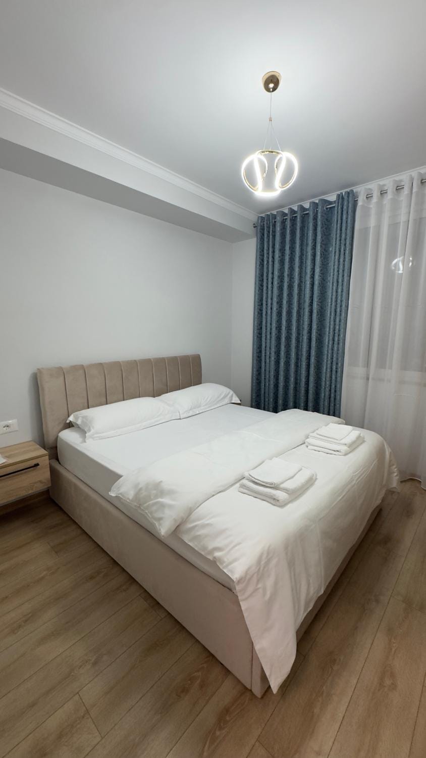 Bed, Photo of the whole room, Bedroom, towels