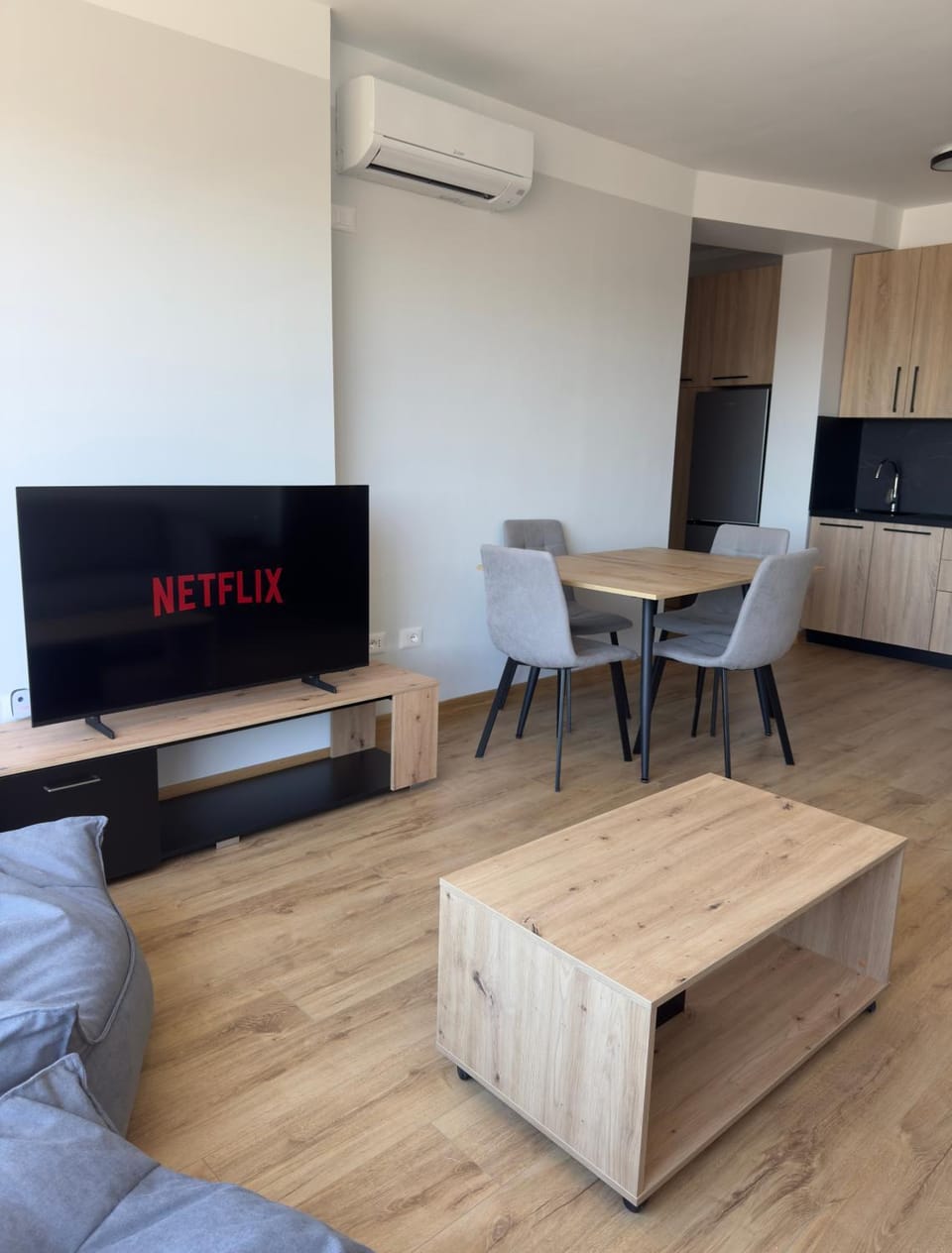 Communal lounge/ TV room, air conditioner