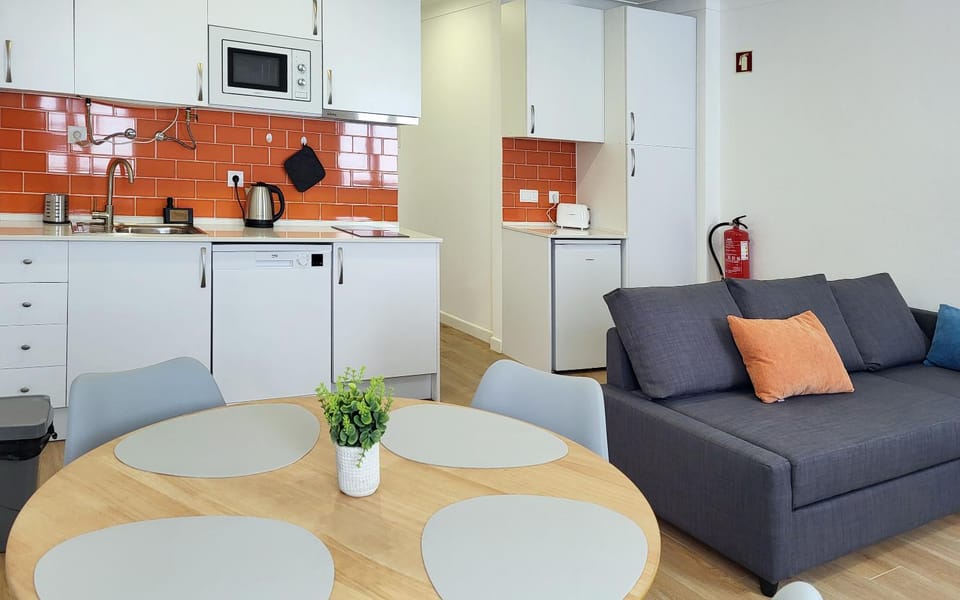 Kitchen or kitchenette, Living room, Seating area, Dining area, stove