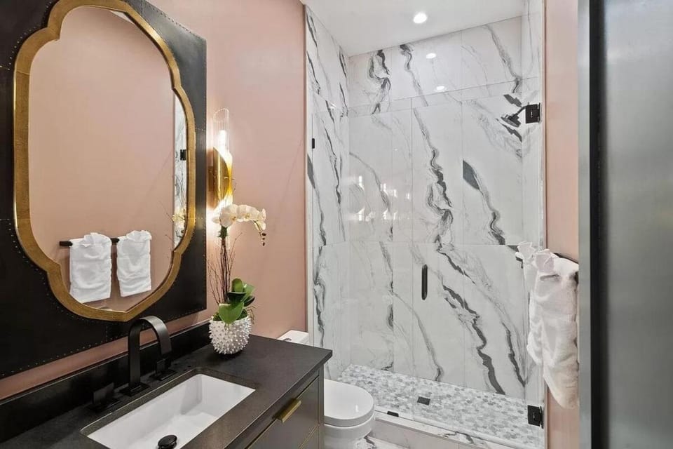 Maison NoDa Uptown Skyline Views, Gym Sleeps 14 Villa in Charlotte