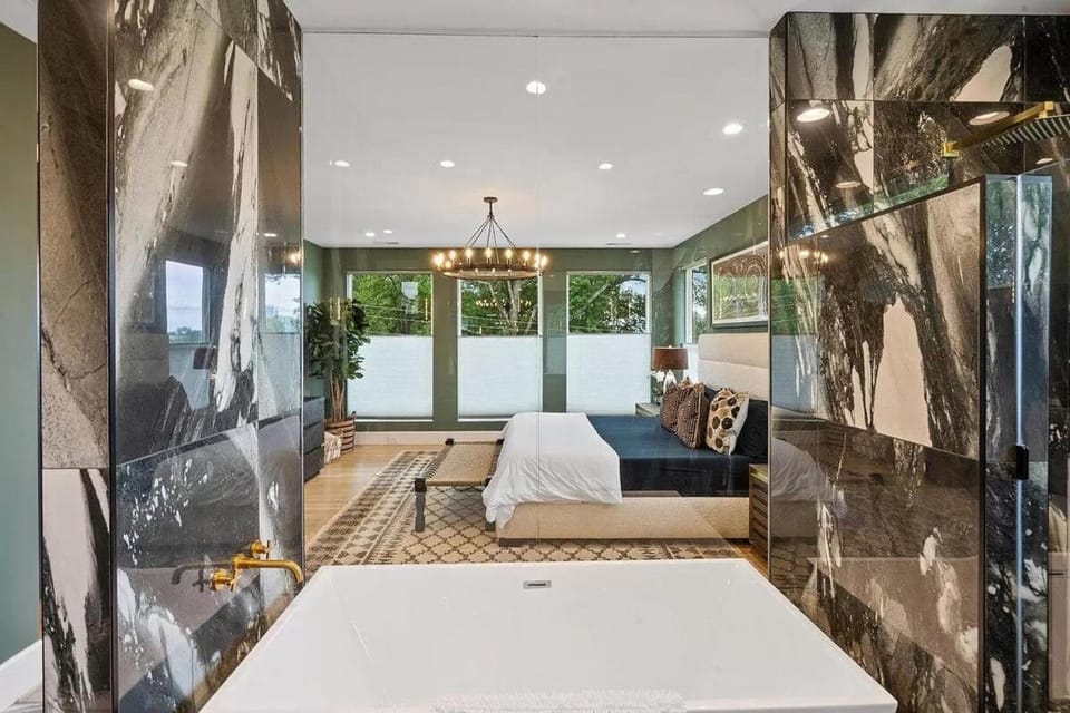 Maison NoDa Uptown Skyline Views, Gym Sleeps 14 Villa in Charlotte