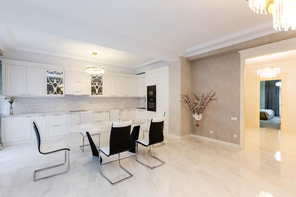 Kitchen or kitchenette, Living room, Seating area, Dining area