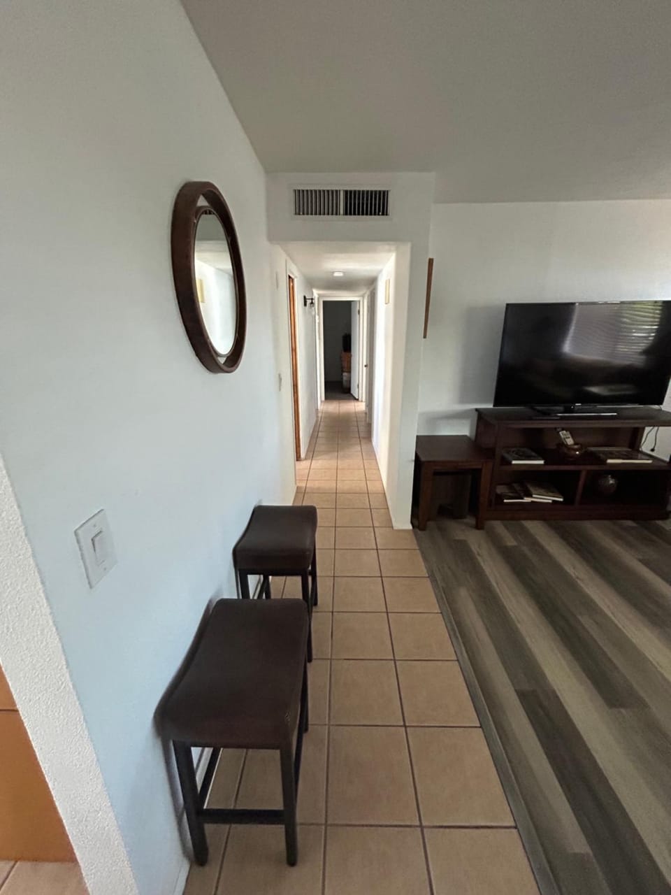 Communal lounge/ TV room, TV and multimedia, Living room, Seating area, Evening entertainment, air conditioner