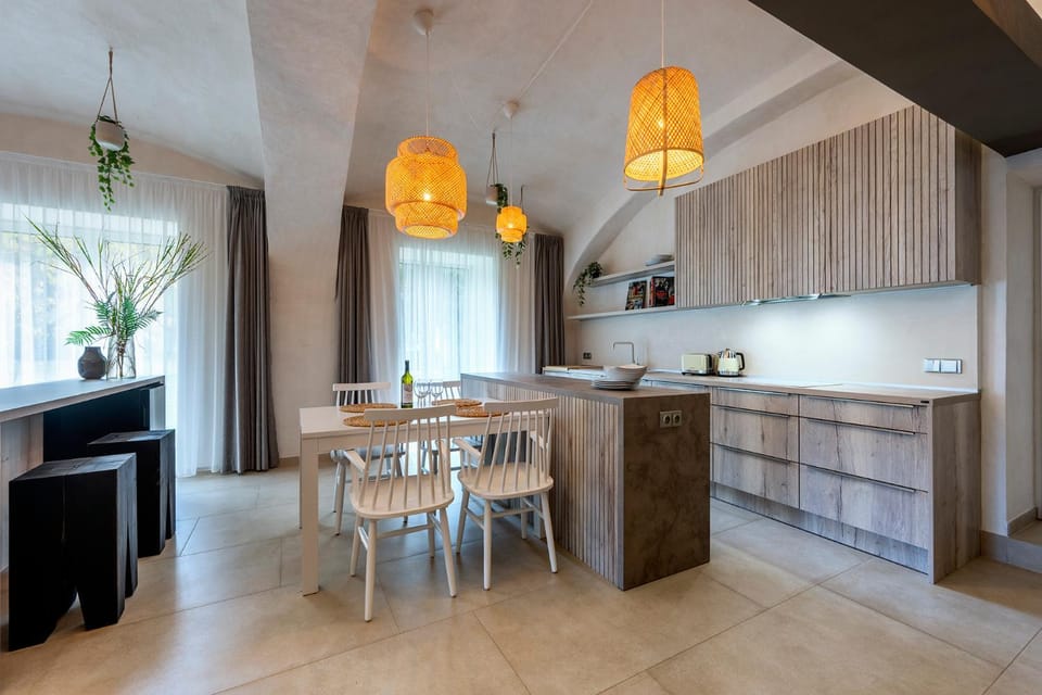 Kitchen or kitchenette, Dining area, dishwasher, stove
