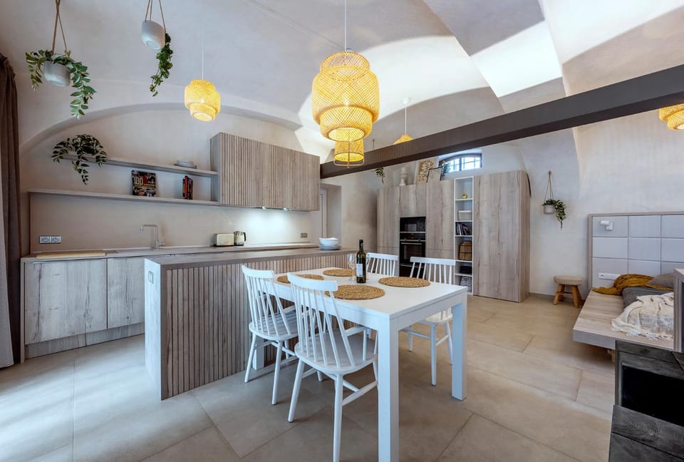 Kitchen or kitchenette, Dining area, dishwasher, toaster