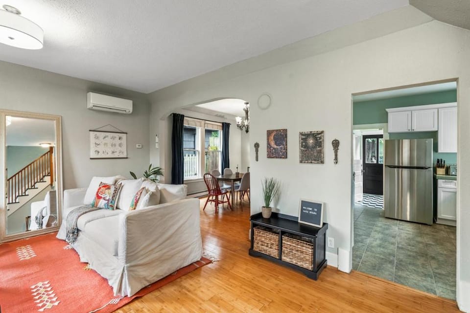 The Retreat - Spacious Luxury Stay - Workspace & Private Patio Apartment in Tacoma