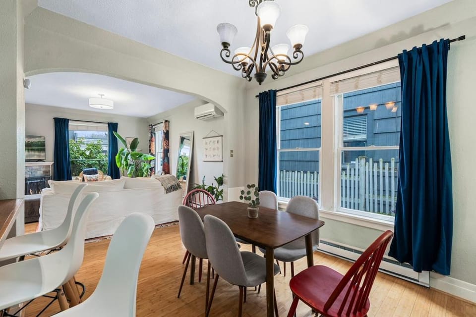The Retreat - Spacious Luxury Stay - Workspace & Private Patio Apartment in Tacoma