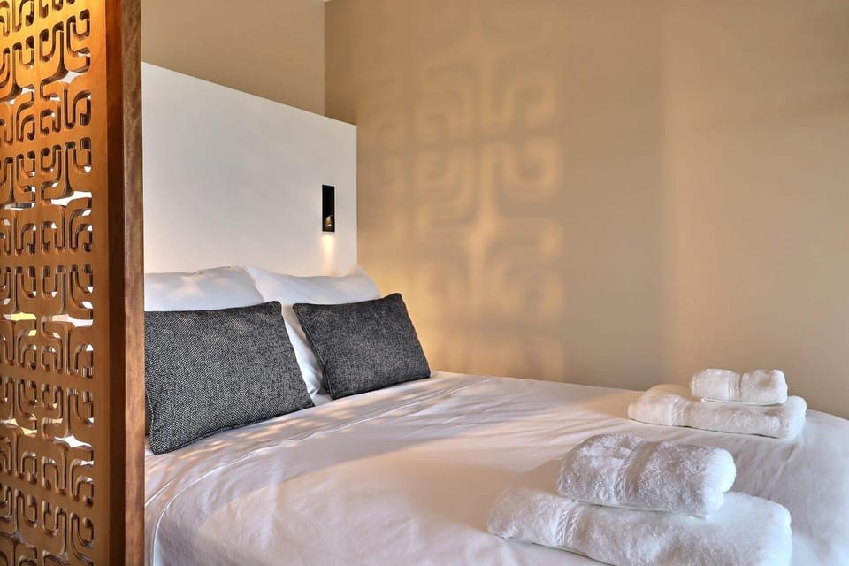 Mahana Suite - Magnificent Sea & Mountain View Apartment in Pape'ete
