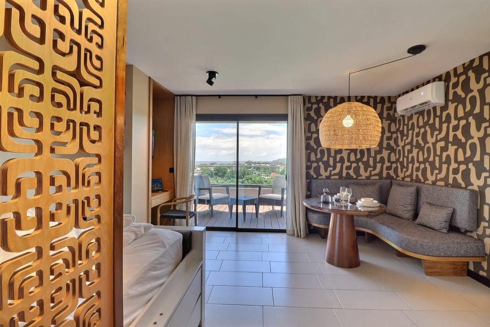 Mahana Suite - Magnificent Sea & Mountain View Apartment in Pape'ete