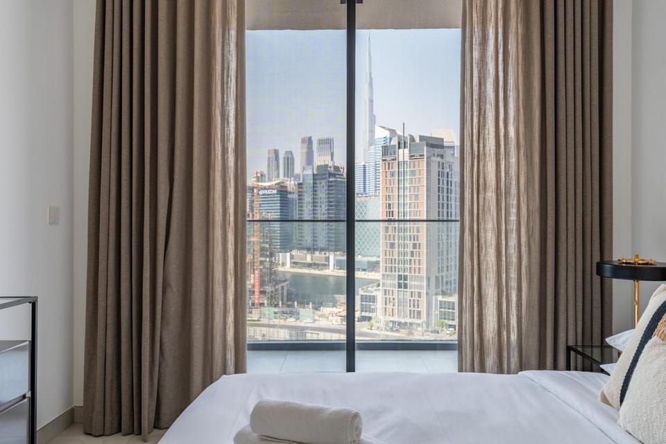 GuestReady - Dubai Skyline & Canal View | 1 BHK Apartment in Dubai