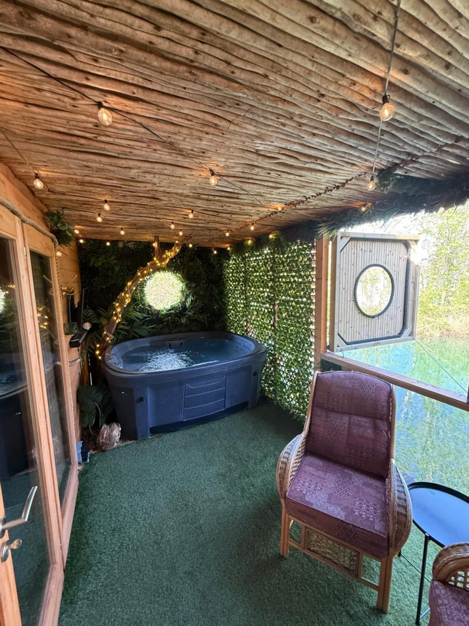 Woodland Escapes Glamping - Lake View Apartment in West Lancashire District
