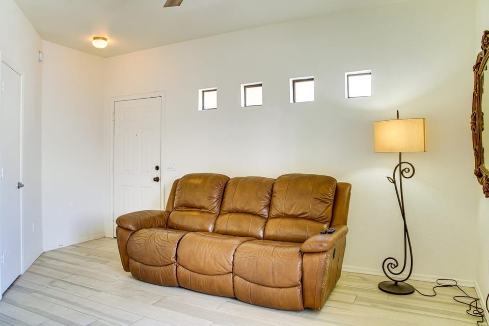 Unwind Poolside! Condo 1 Mi to South Mountain Park House in Phoenix