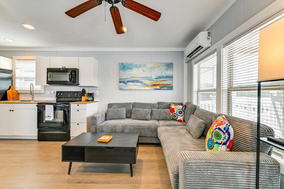 Waterfront Living & Resort Perks! Lake Norman Stay House in Lake Norman