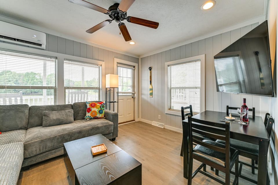 Waterfront Living & Resort Perks! Lake Norman Stay House in Lake Norman