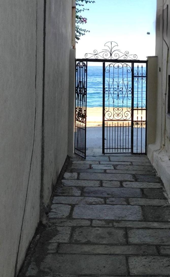 Armiriki Seafront House House in Magnesia Prefecture, Greece