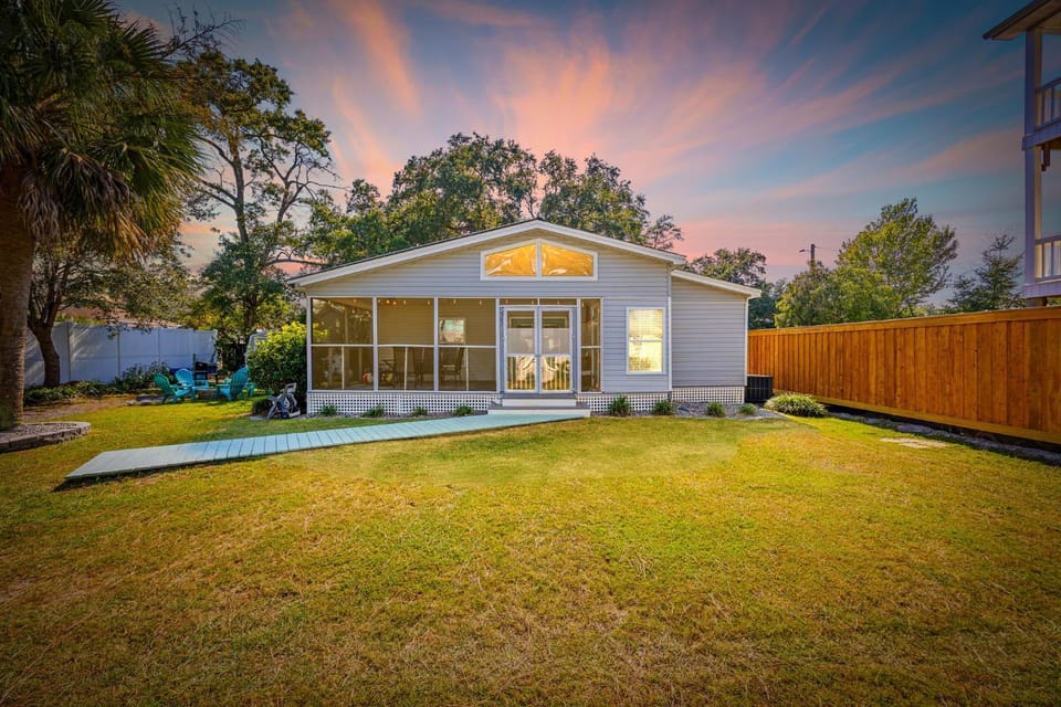 Property building, Natural landscape, Garden view, Parking