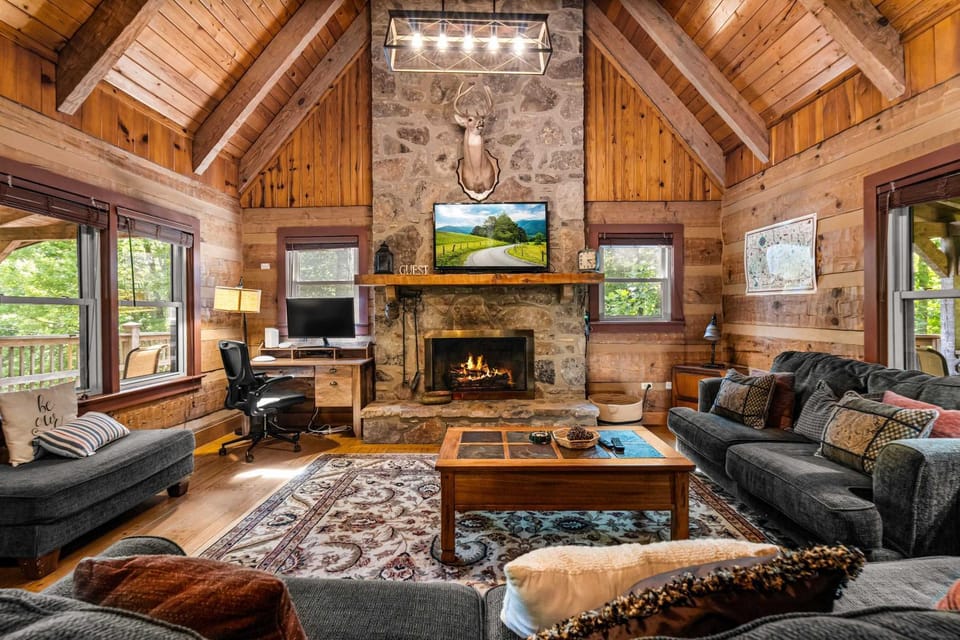 POP of Fall N Smokies W Family Spot - Hot Tub Views House in Pittman Center