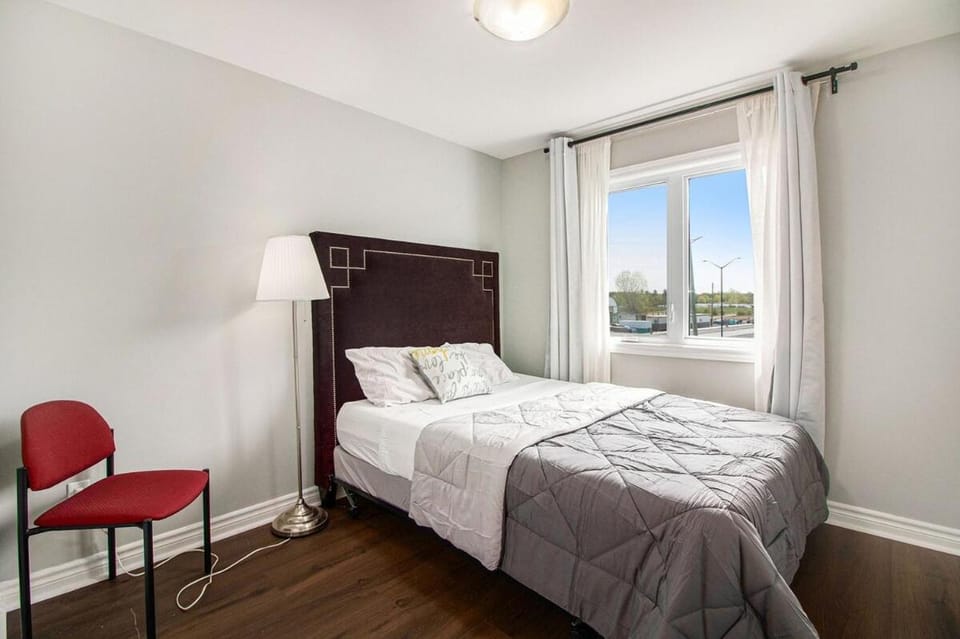 Beautifully Furnished 3-Bedroom Home Apartment in Ottawa