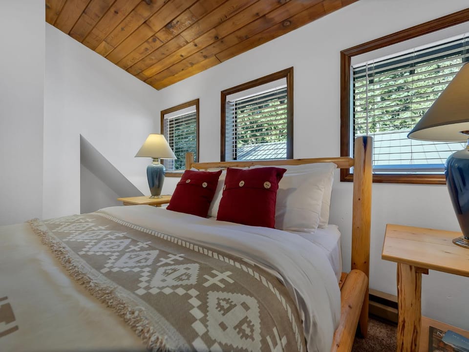Snowflake Chalet House in Clackamas County