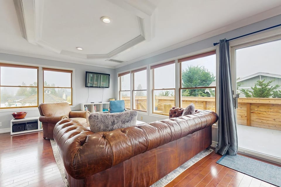 Saltwater Shoreline House in Shoreline