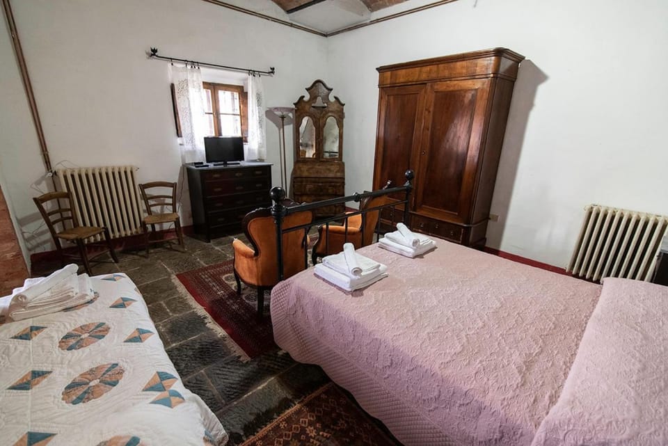 Communal lounge/ TV room, Bed, Bedroom, wardrobe
