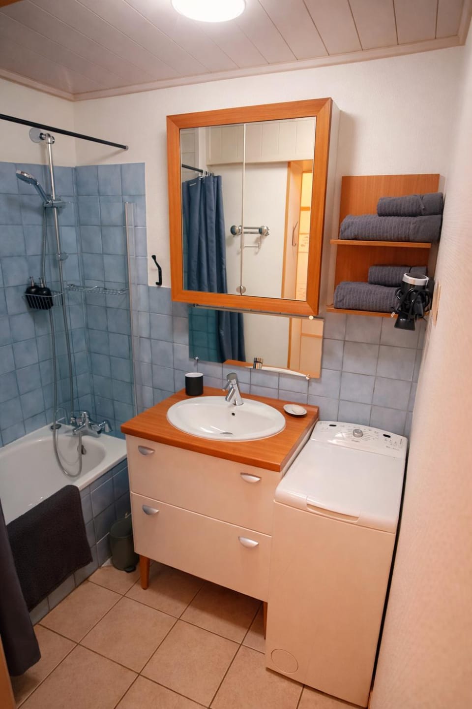 Shower, Bathroom, Bath, towels