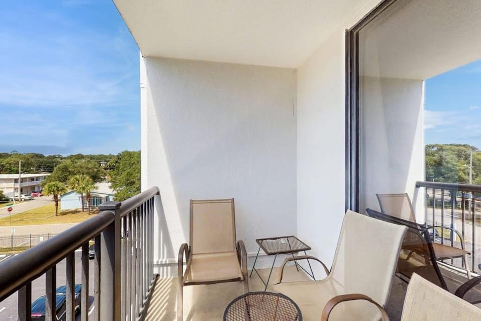 Holiday Towers 501 Apartment in Myrtle Beach