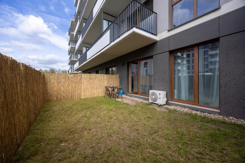 Property building, Spring, Day, Balcony/Terrace