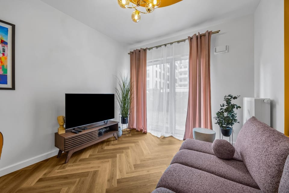Communal lounge/ TV room, TV and multimedia, Living room, Seating area, Evening entertainment