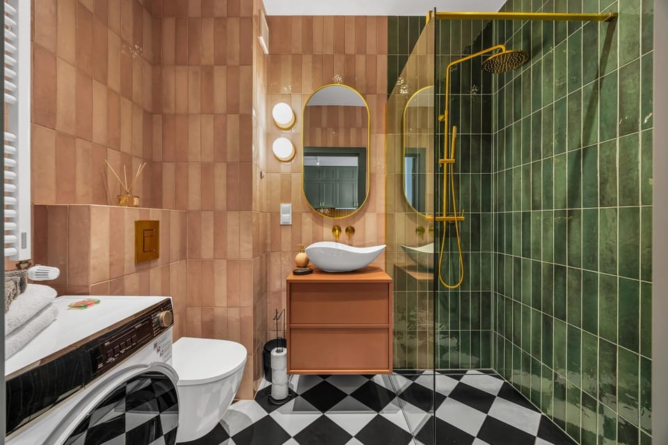 Shower, Toilet, Bathroom, towels