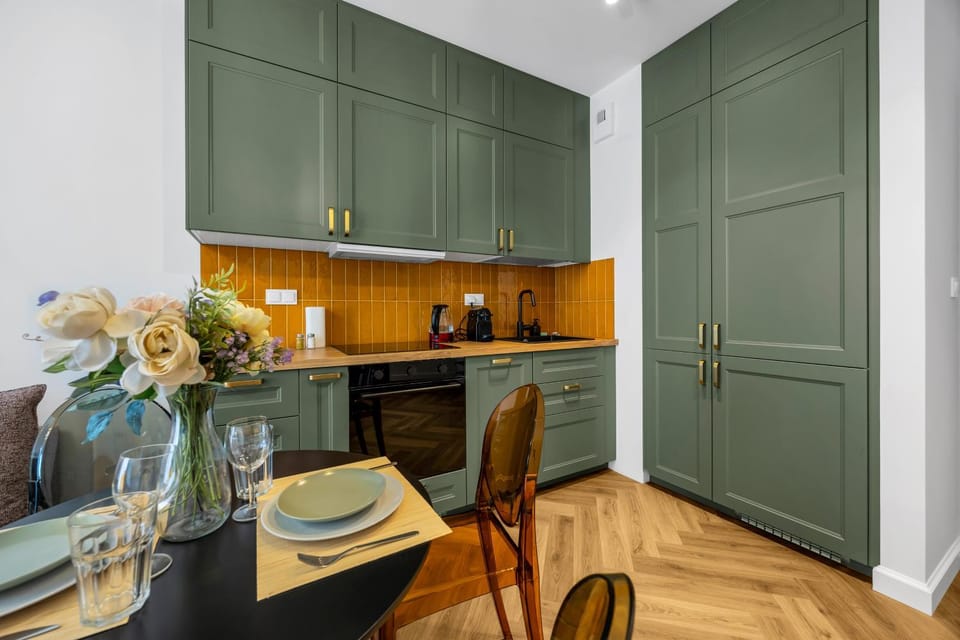 Kitchen or kitchenette, Dining area, stove, wardrobe
