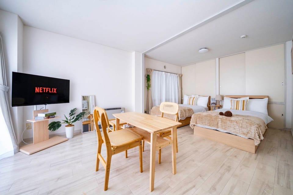 Bed, TV and multimedia, Living room, Photo of the whole room, Dining area, Bedroom
