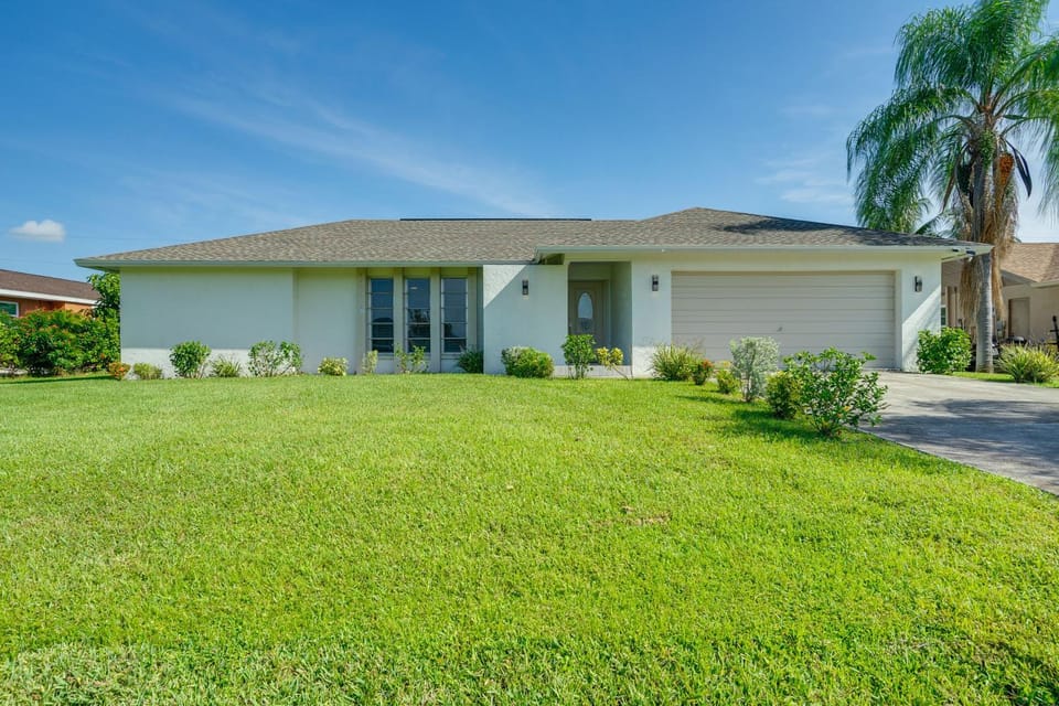Game, Shop & Beach-Hop: Family Home in Cape Coral House in Cape Coral